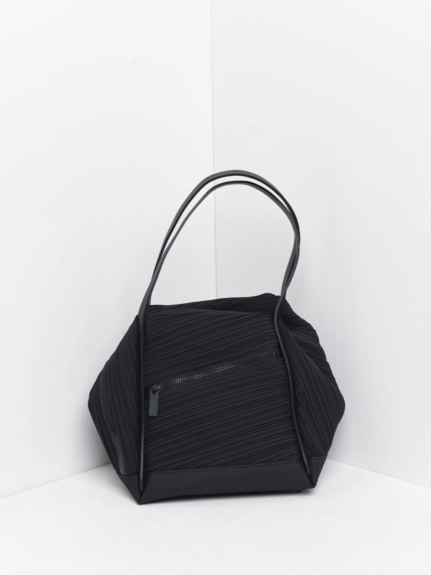 BIAS PLEATS BAG_PP36AG552_15-BLACK