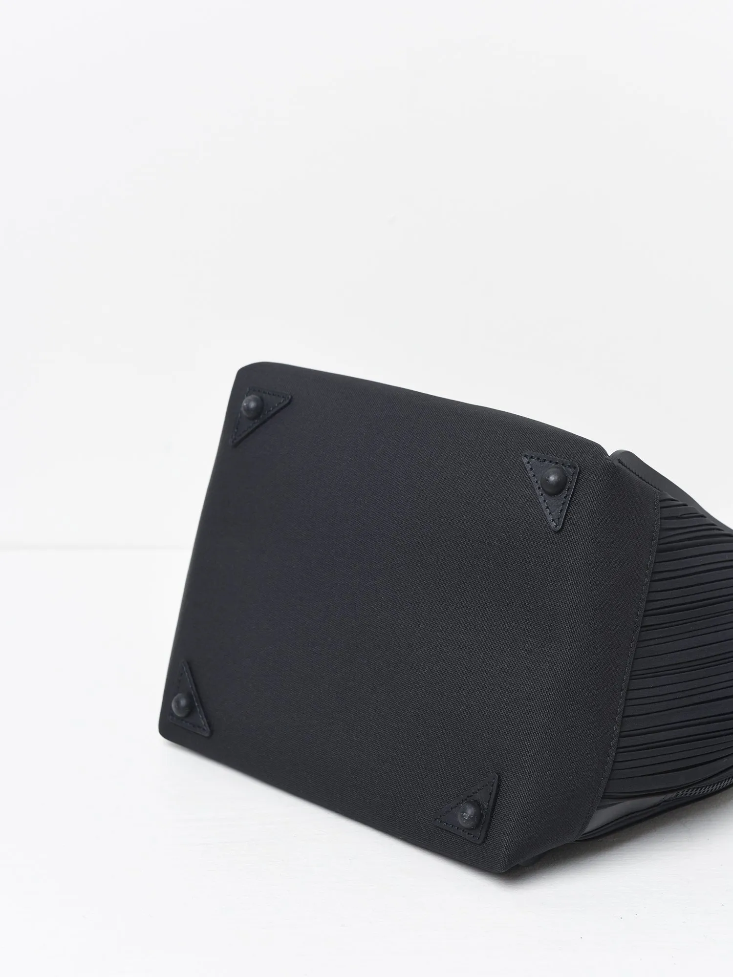BIAS PLEATS BAG_PP36AG552_15-BLACK