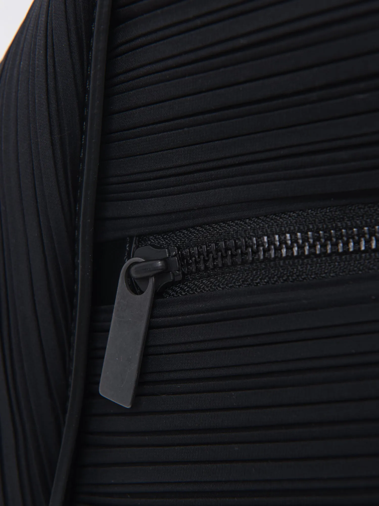 BIAS PLEATS BAG_PP36AG552_15-BLACK