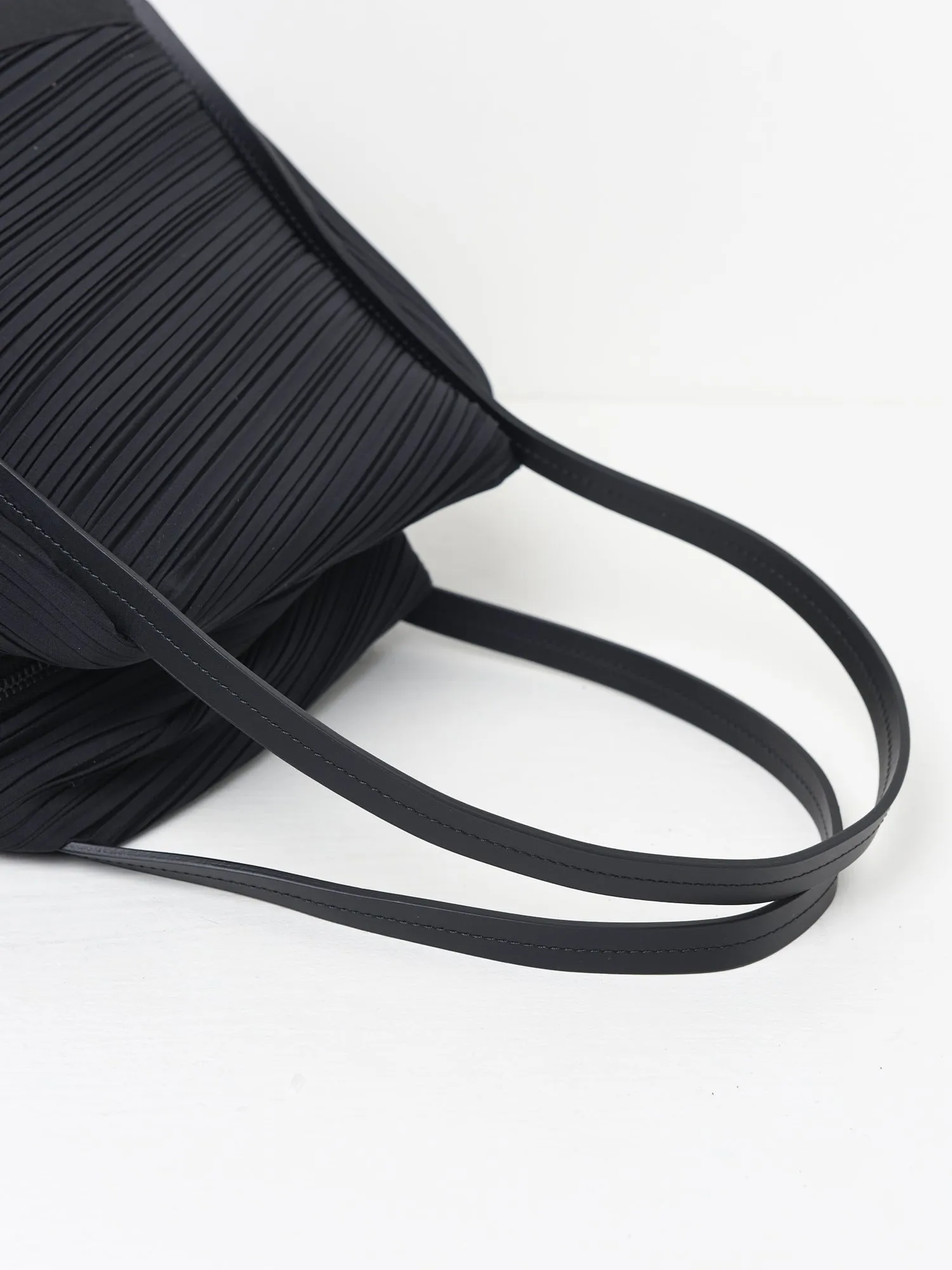 BIAS PLEATS BAG_PP36AG552_15-BLACK