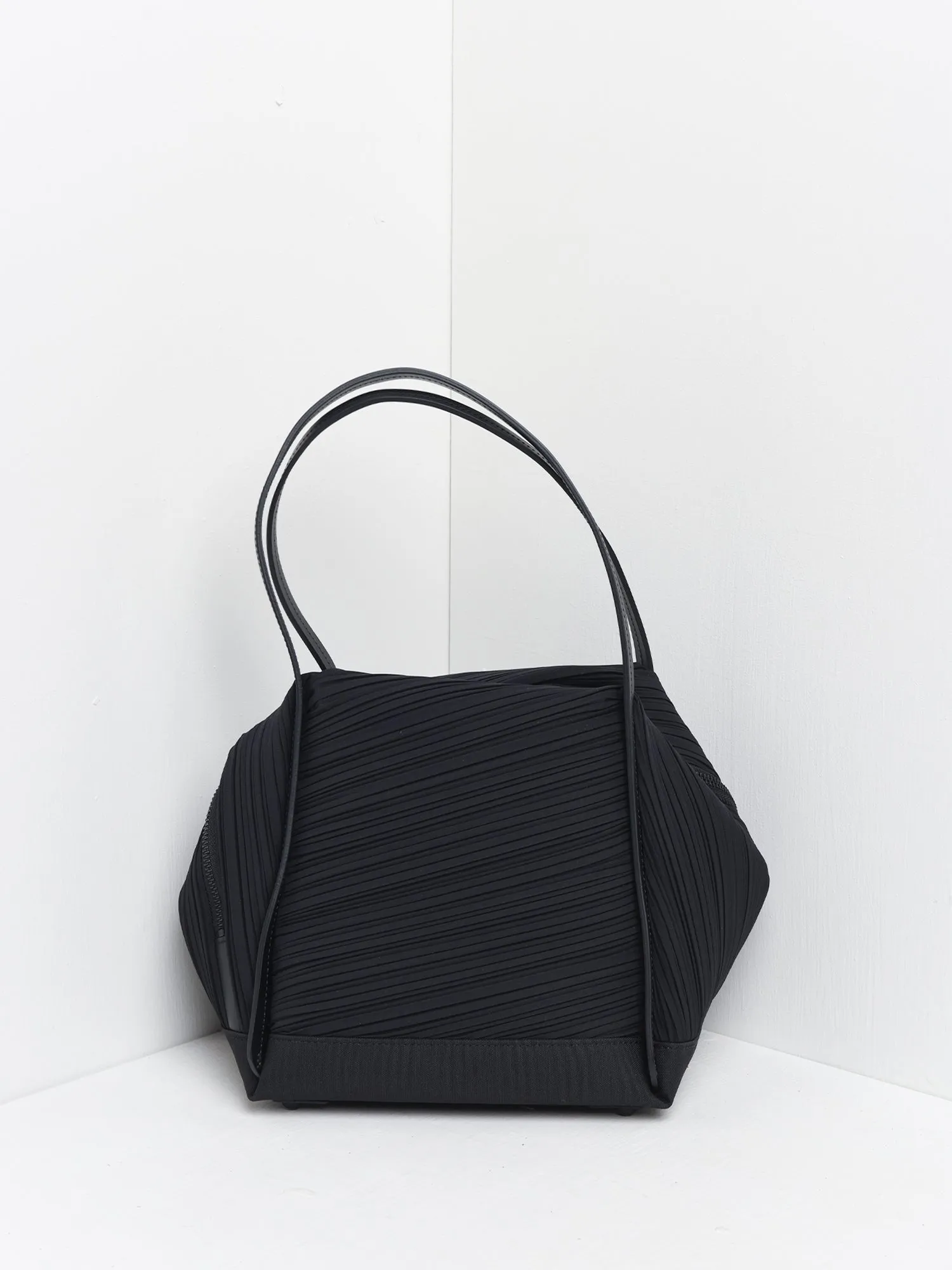 BIAS PLEATS BAG_PP36AG552_15-BLACK