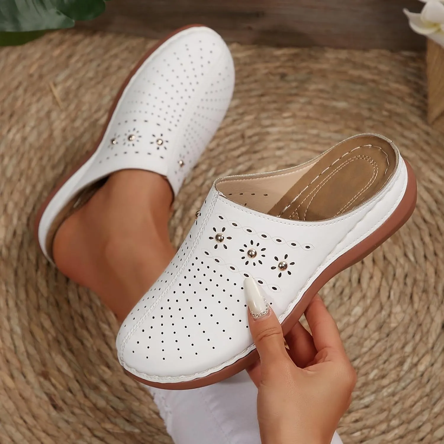 Clogs for Women Mules Shoes Comfortable Arch Support Closed Toe Sandals Backless Low Wedge Carved Floral Design Summer Orthopedic Walking Casual Mule Hollow Out Going Slingback Slip on Clog