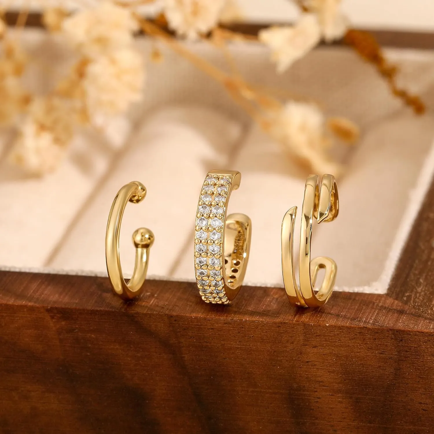 Ear Cuff Earring for Women, Trendy Gold Earring Cuffs Non Piercing Dainty Chunky Thin 14K Gold Plated Cartilage Cuff Earrings Cubic Zirconia Clip On Hoop Huggie Earring Simple Jewelry for Women