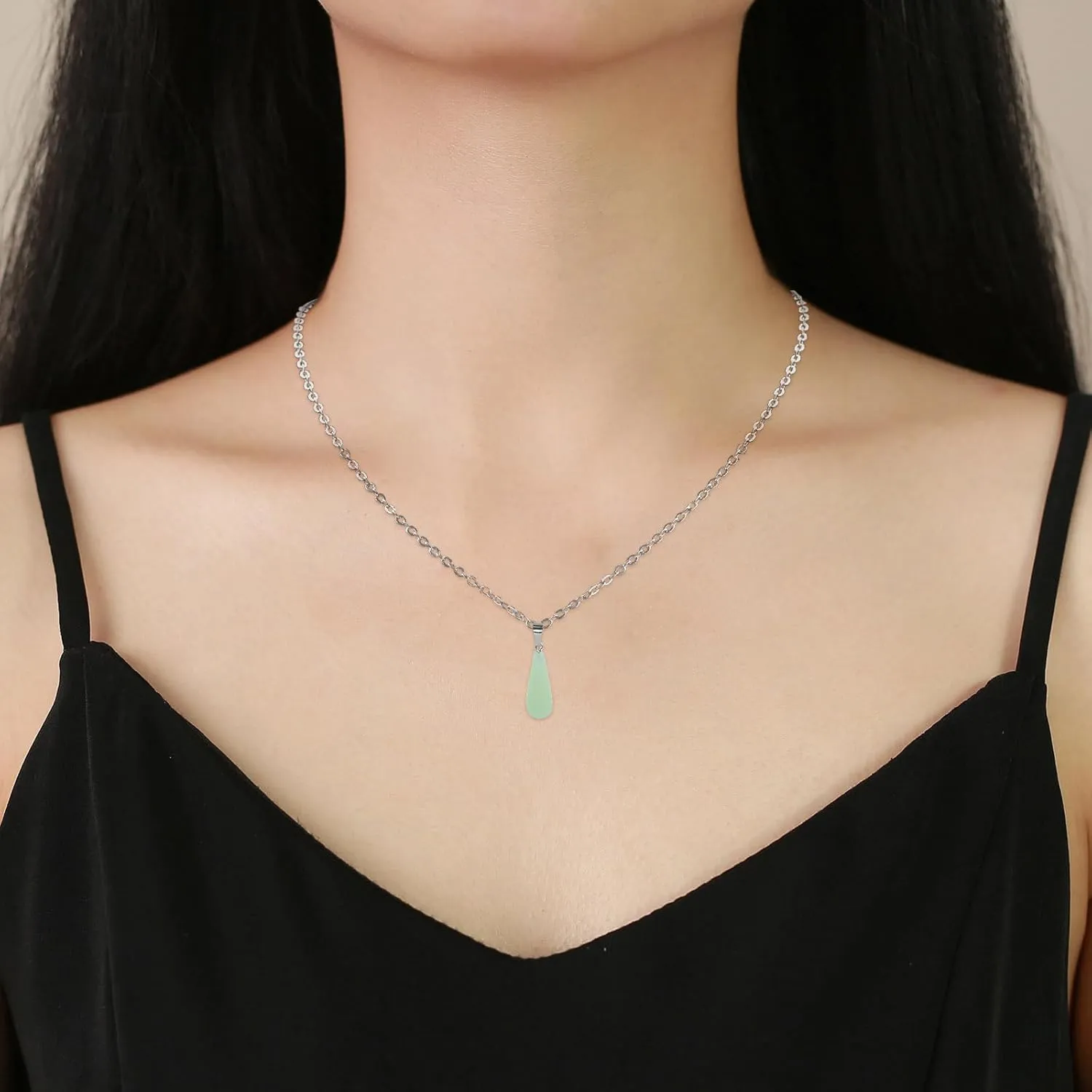 Glow In The Dark Pendant Necklaces for Women Luminous Fluorescent Crystal Necklaces Teardrop Cross Luminous Necklace Hexagonal Stone Necklaces Halloween Party Jewelry