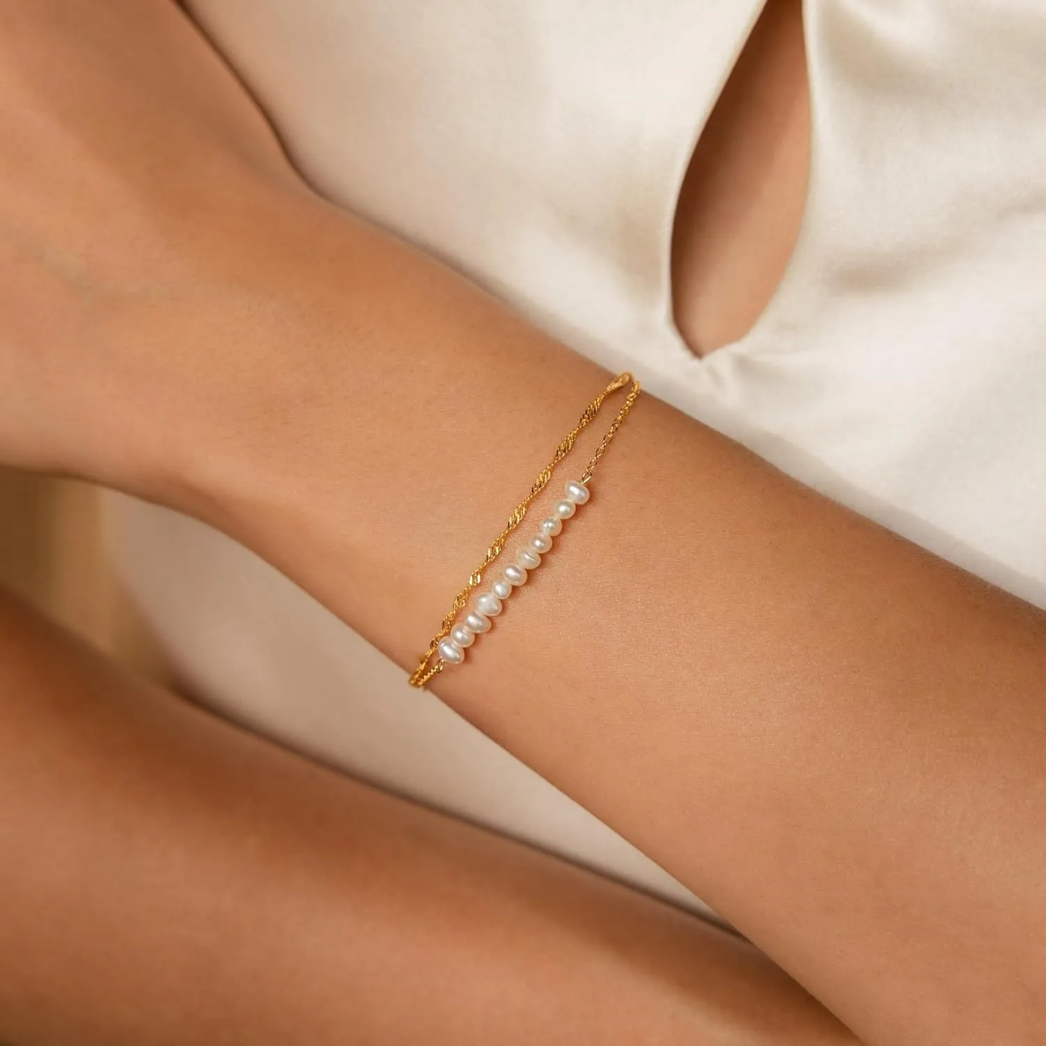 Gold Pearl Bracelets for Women Trendy 18K Gold Plated Bracelets Dainty Pearls Beaded Chain Charm Pearl Bracelets Simple Jewelry for her