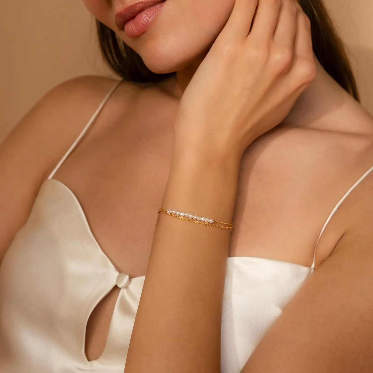 Gold Pearl Bracelets for Women Trendy 18K Gold Plated Bracelets Dainty Pearls Beaded Chain Charm Pearl Bracelets Simple Jewelry for her