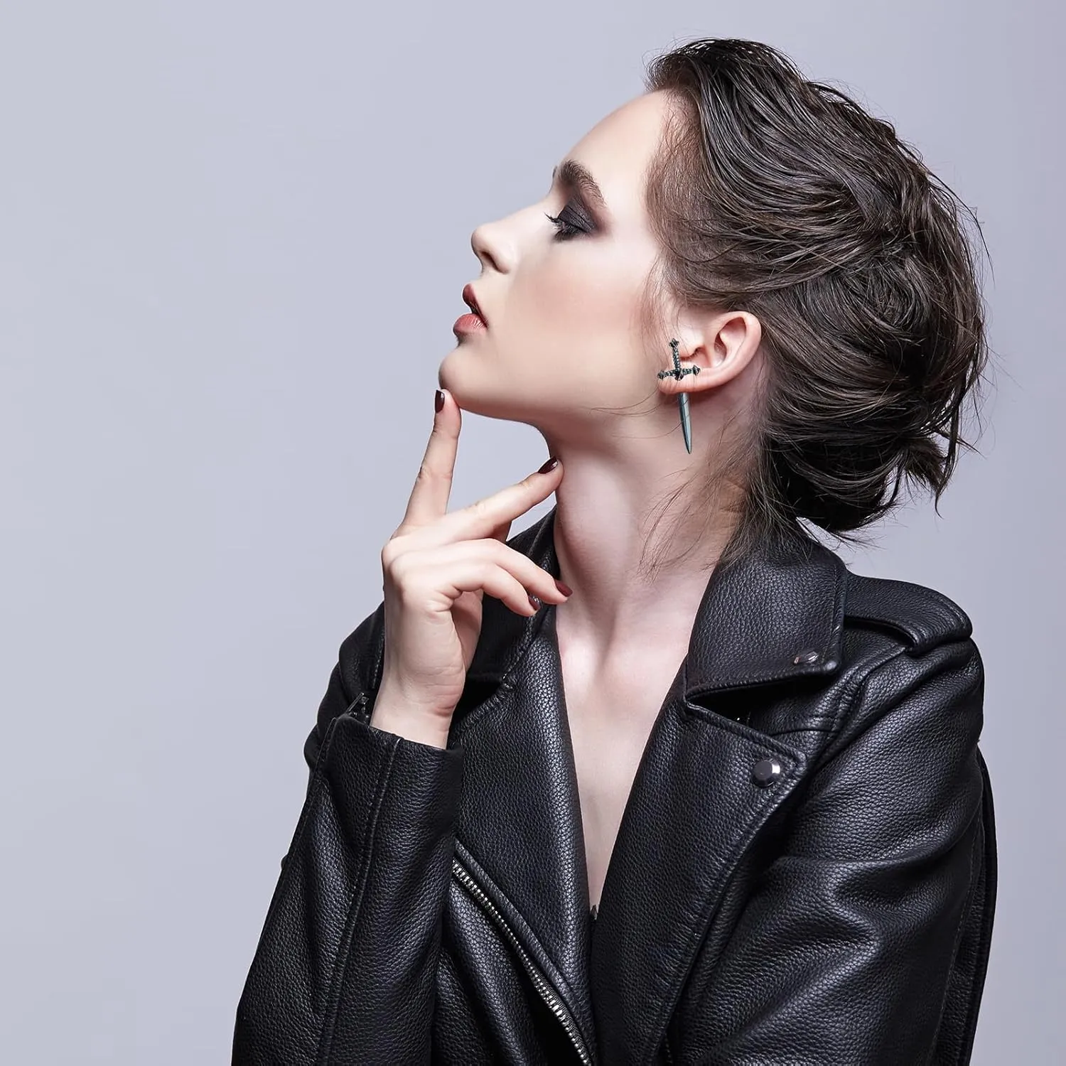 Gothic Sword Earrings Punk Sword Screw Dagger Earrings Cool Black Retro Rhinestone Sword Front Back Stud Earrings for Women Halloween Outfits Jewelry Accessories