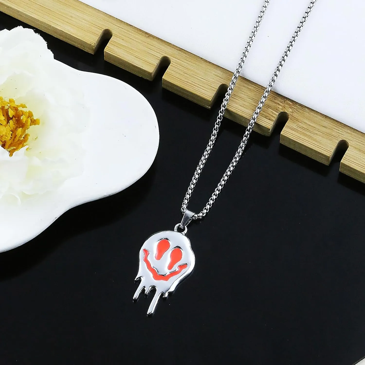 Halloween Glow Grimace Heart Necklace for Women Goth Fluorescent Necklace Glow in The Dark Gothic Halloween Jewelry Accessories