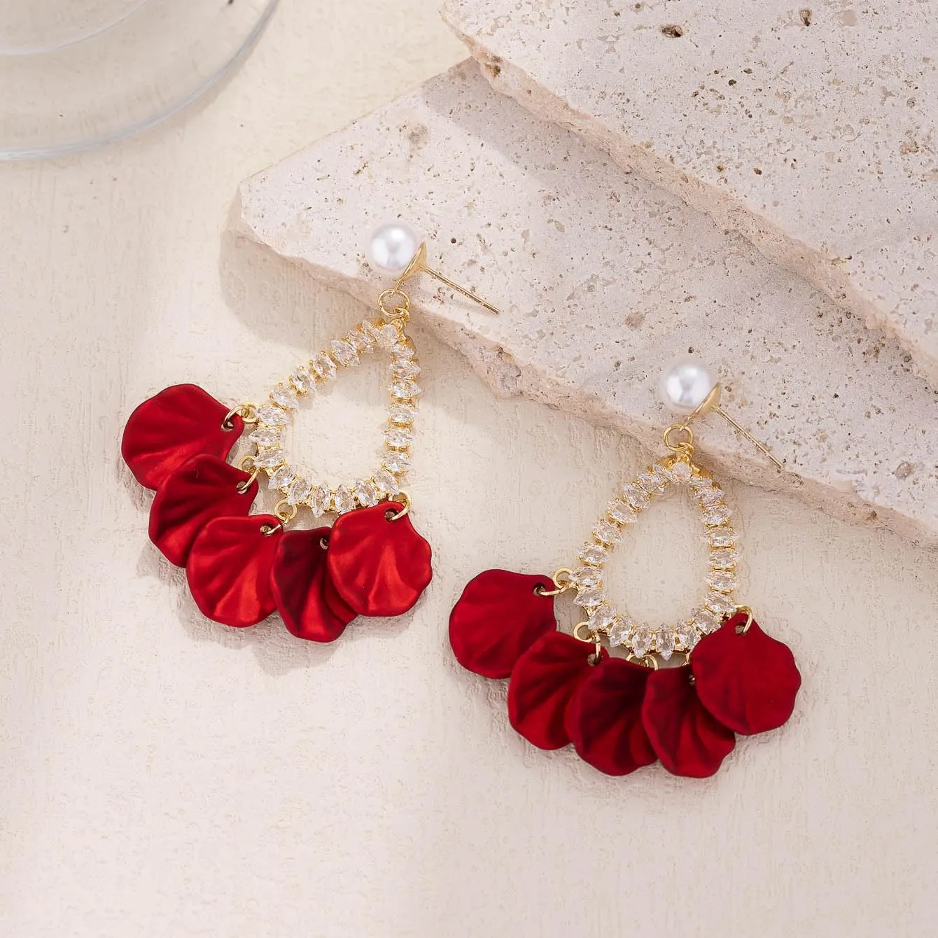 Red Rose Flower Earrings for Women Boho White Red Floral Petal Earrings Pearl Rhinestone Wedding Drop Dangle Earring for Bridesmaids Gifts
