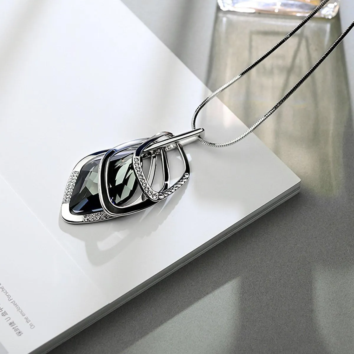 Solid Long Sweater Necklaces for Women Elegant Triple Stack Cubic Zirconia Pendant Rhombic Rhinestone Pendant Y Necklaces Fashion Jewelry
