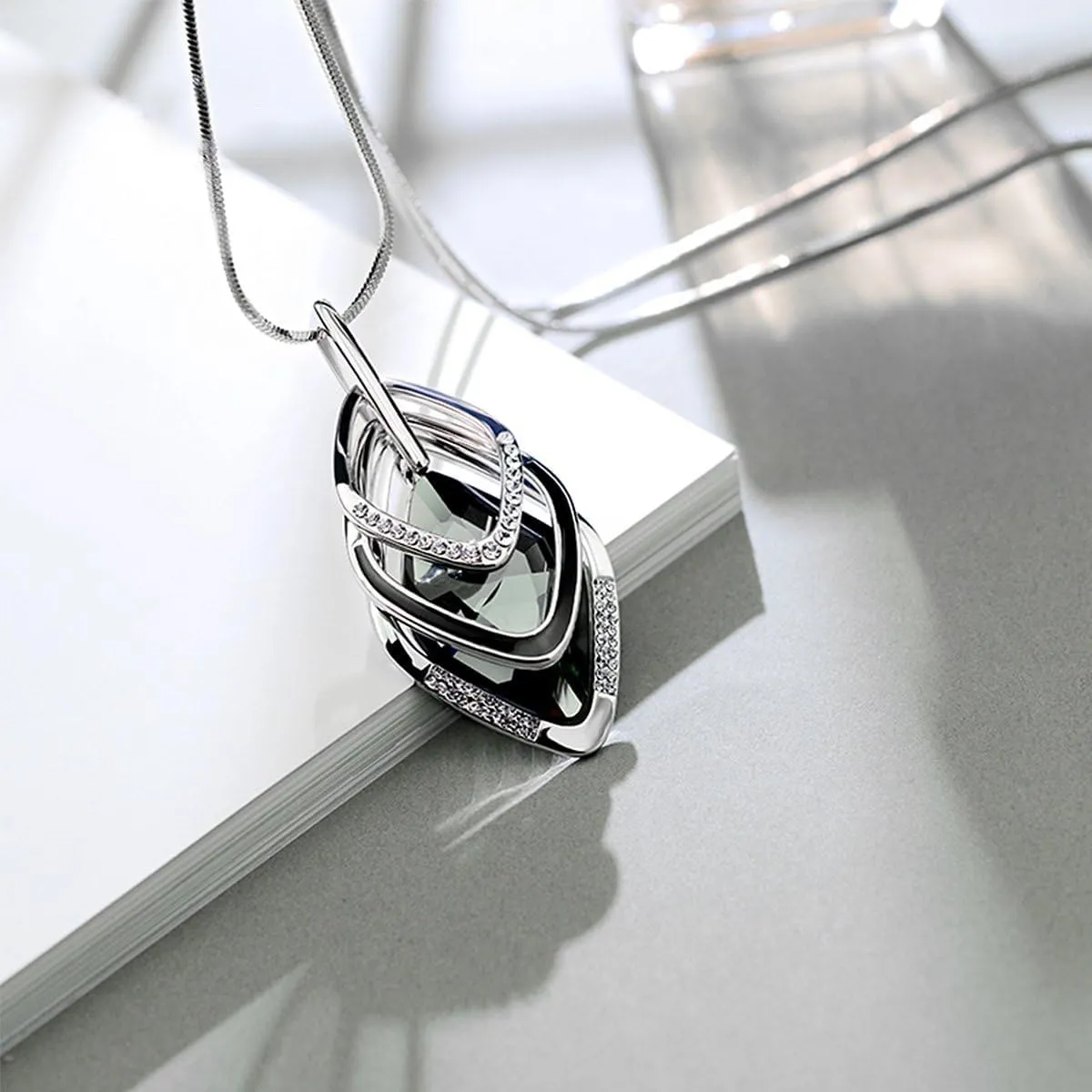 Solid Long Sweater Necklaces for Women Elegant Triple Stack Cubic Zirconia Pendant Rhombic Rhinestone Pendant Y Necklaces Fashion Jewelry