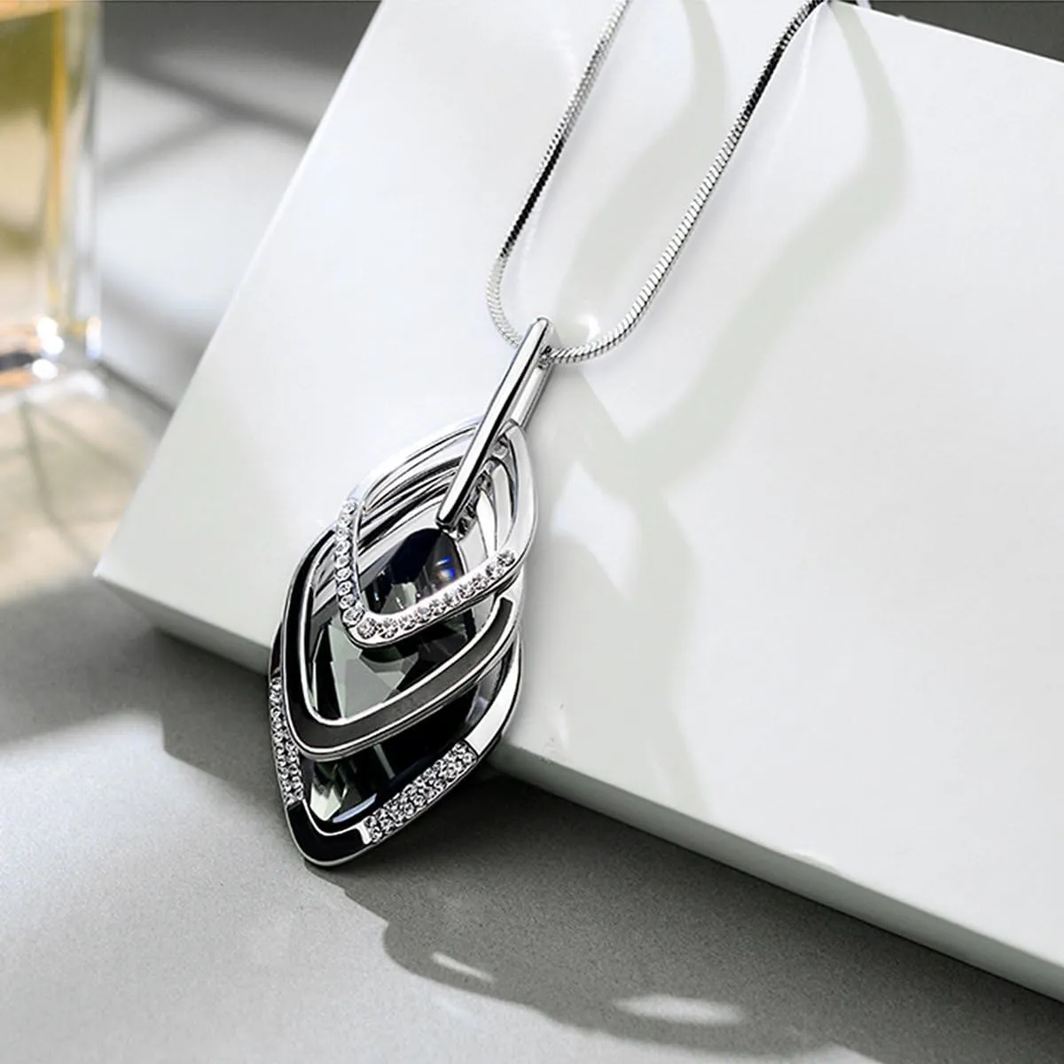 Solid Long Sweater Necklaces for Women Elegant Triple Stack Cubic Zirconia Pendant Rhombic Rhinestone Pendant Y Necklaces Fashion Jewelry