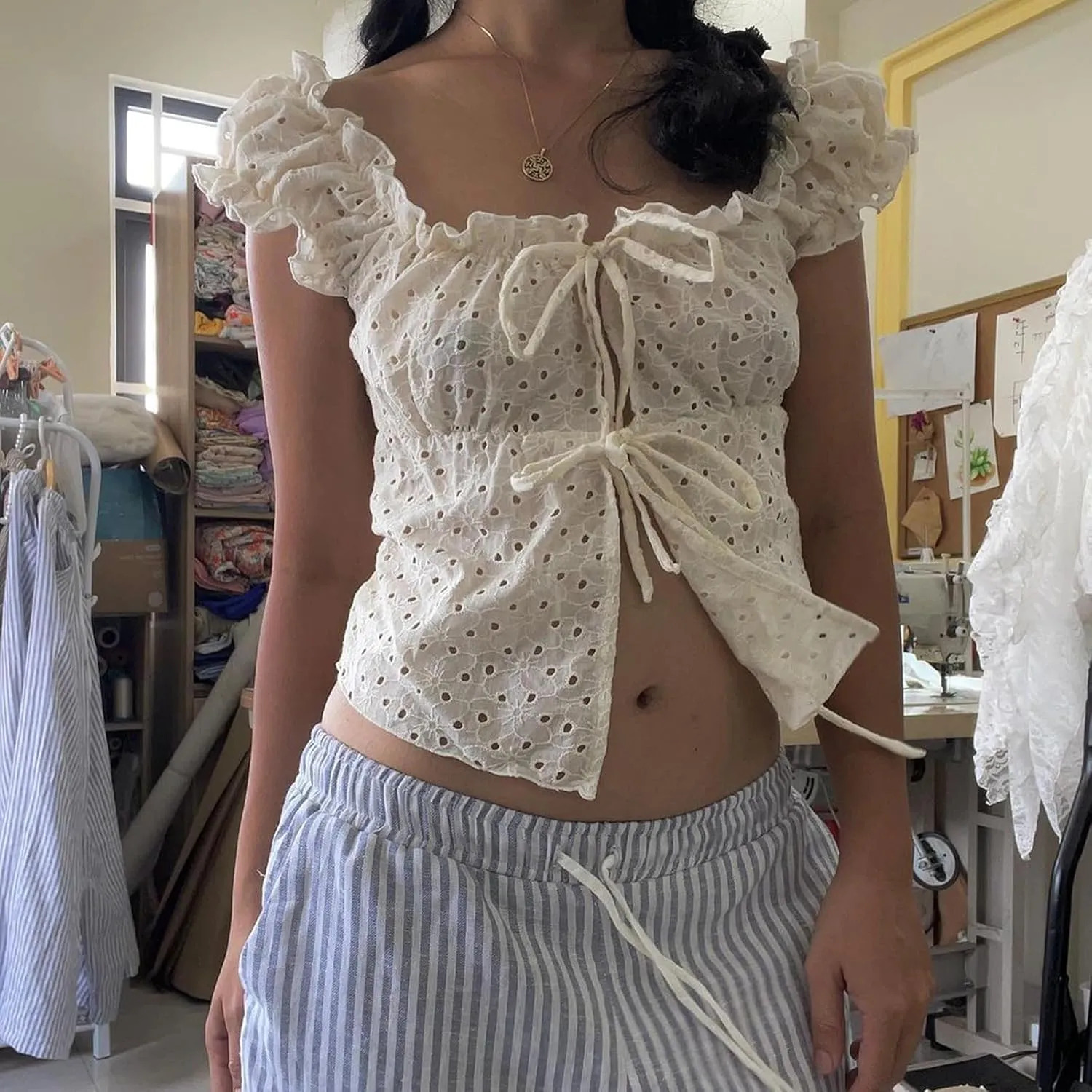 Women Tie Front Tank Top Y2k Sleeveless Button up Shirt Eyelet Floral Embroidery Cami Vest Crop Top