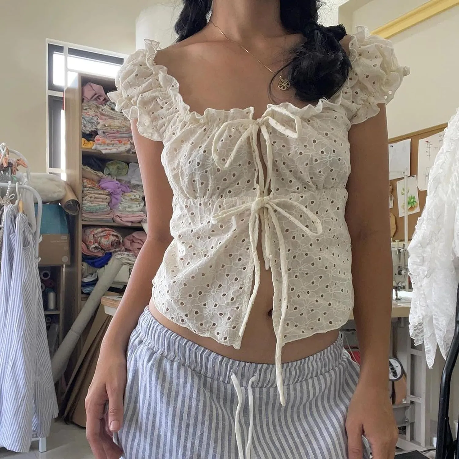 Women Tie Front Tank Top Y2k Sleeveless Button up Shirt Eyelet Floral Embroidery Cami Vest Crop Top